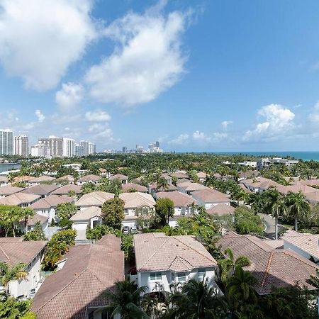 Stunning & Spacious Resort-Style Condo Across From Beach! Miami Beach Exteriör bild