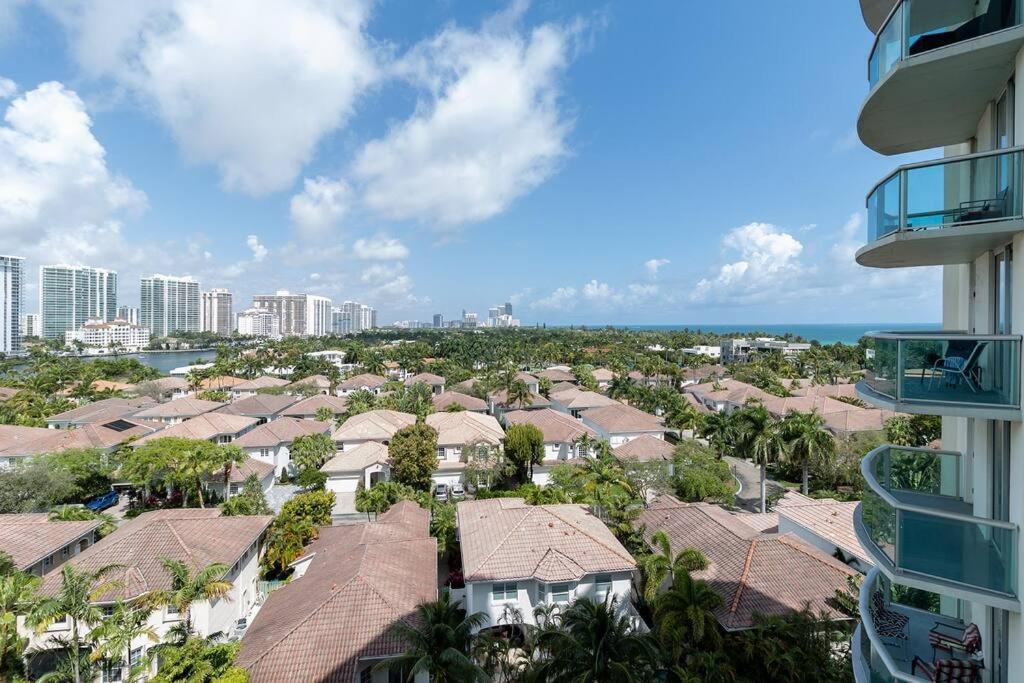Stunning & Spacious Resort-Style Condo Across From Beach! Miami Beach Exteriör bild