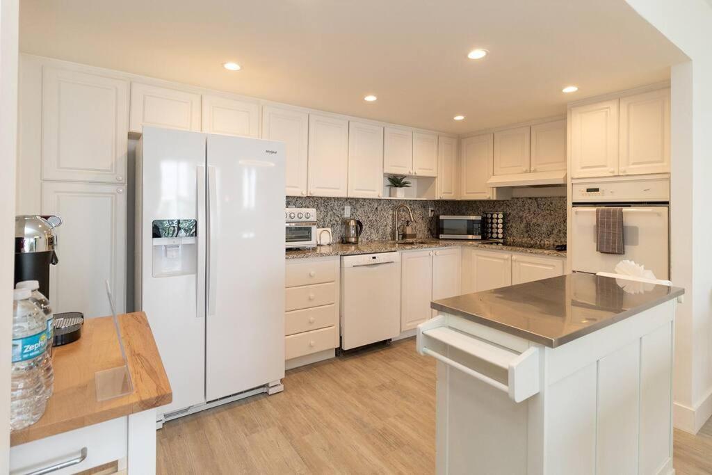 Stunning & Spacious Resort-Style Condo Across From Beach! Miami Beach Exteriör bild