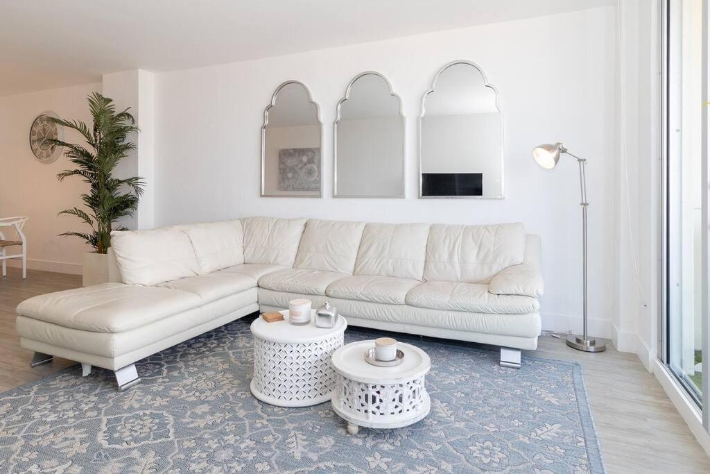 Stunning & Spacious Resort-Style Condo Across From Beach! Miami Beach Exteriör bild