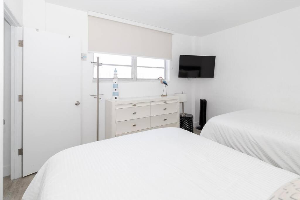 Stunning & Spacious Resort-Style Condo Across From Beach! Miami Beach Exteriör bild