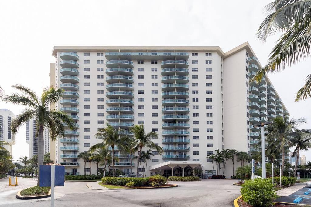 Stunning & Spacious Resort-Style Condo Across From Beach! Miami Beach Exteriör bild