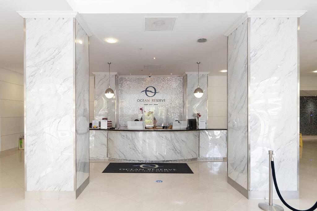 Stunning & Spacious Resort-Style Condo Across From Beach! Miami Beach Exteriör bild