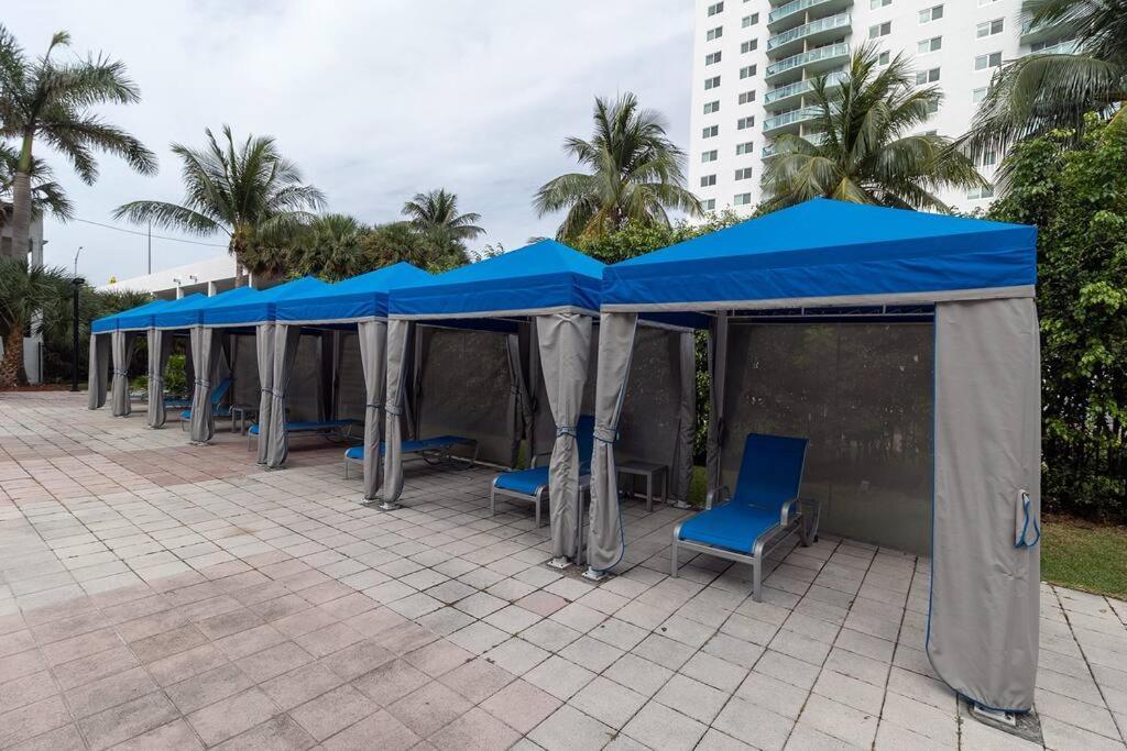 Stunning & Spacious Resort-Style Condo Across From Beach! Miami Beach Exteriör bild